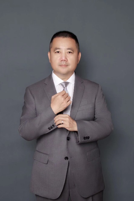 张小平 银行经营管理专家